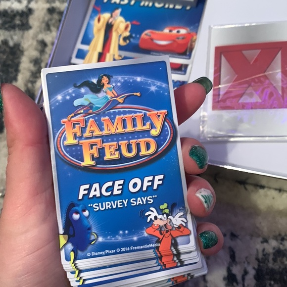 NEVER USED DISNEY FAMILY FEUD GAME - Picture 3 of 9